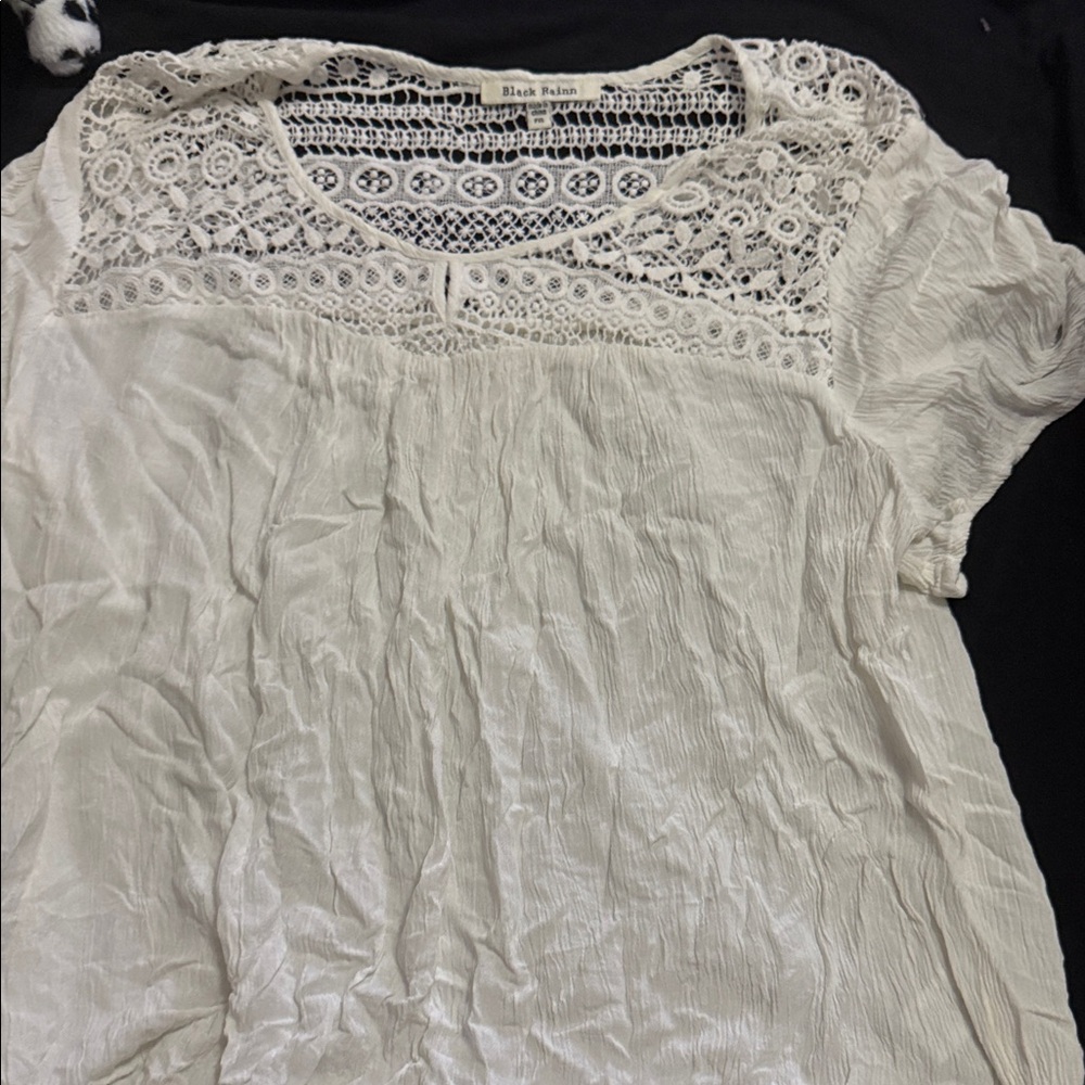 Black Rainn Women's Cream Lace Blouse
